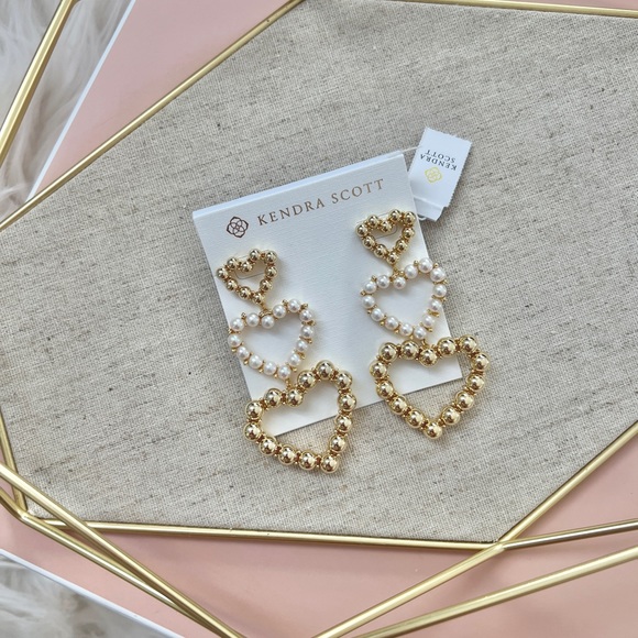 Orecchini e Collana Kendra Scott Imitazione Oro Perla Ari Cuore Orecchini e Collana Kendra Scott Imitazione Oro Perla Ari Cuore
